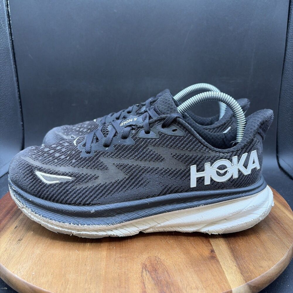 Hoka One One Clifton 9 Womens 7.5 D Running Shoes Black Sneakers